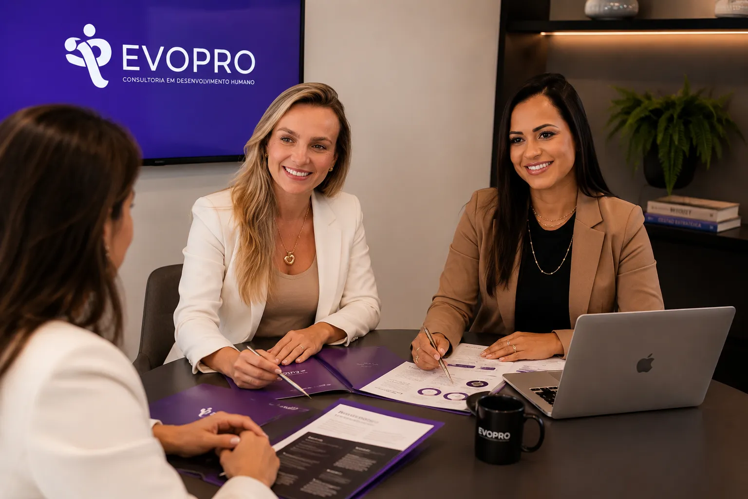 Élen Contro e Ane Kely Bazoli, fundadoras da EVOPRO Consultoria